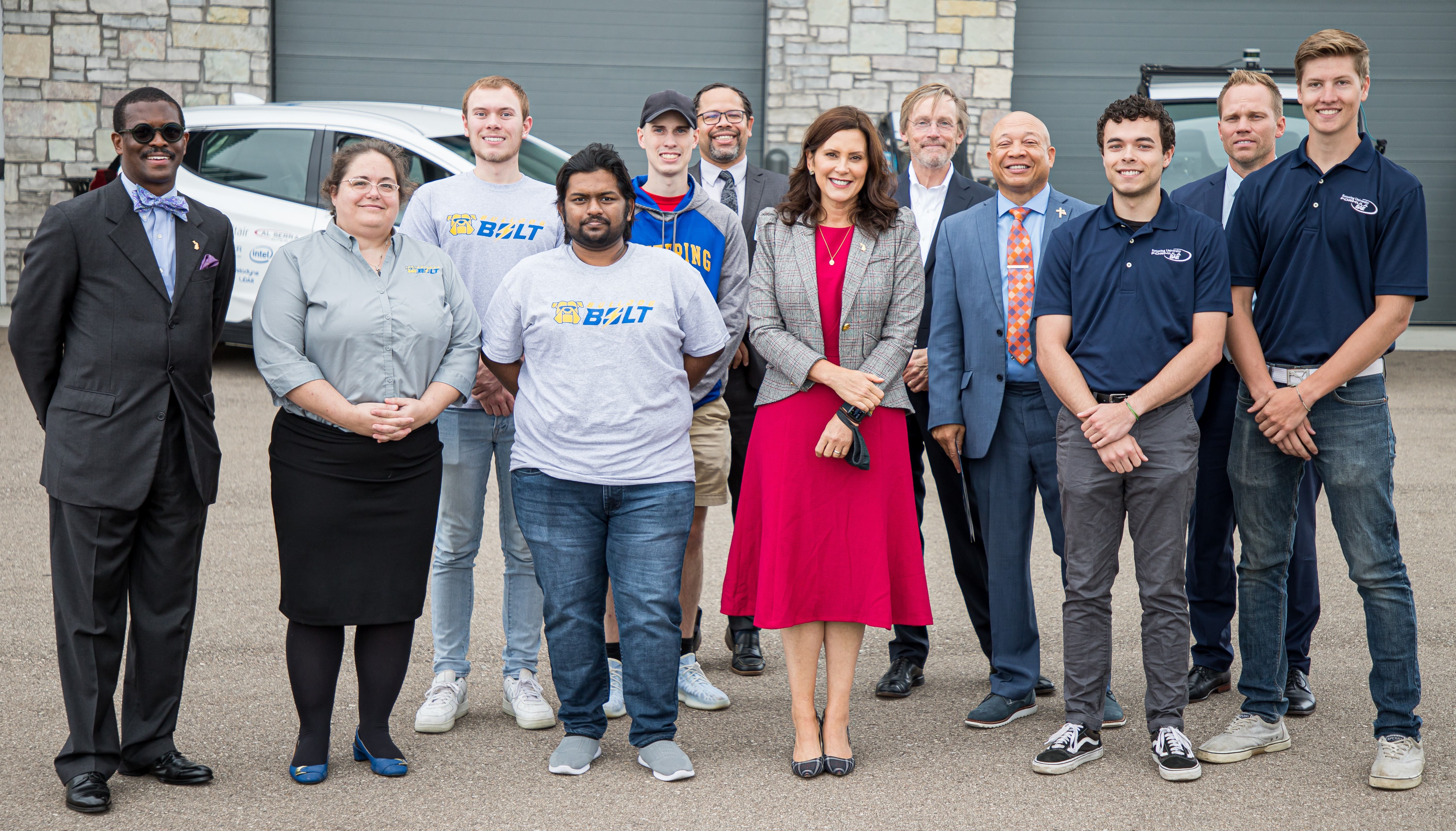 Gov. Gretchen Whitmer poses with Kettering University students.