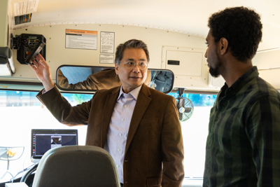 A Navistar senior technical specialists talks with Kettering University students about their work.