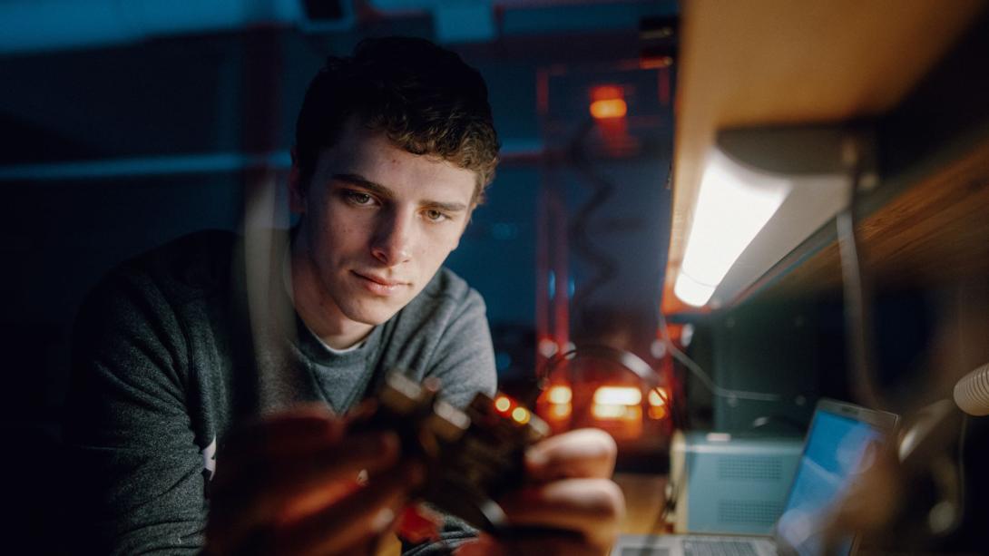 A Kettering electrical engineering student studies a circuit in the Design Circuit Lab