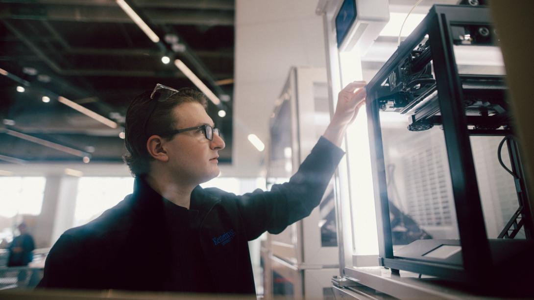 A Kettering student uses a 3D printer in the Makerspace