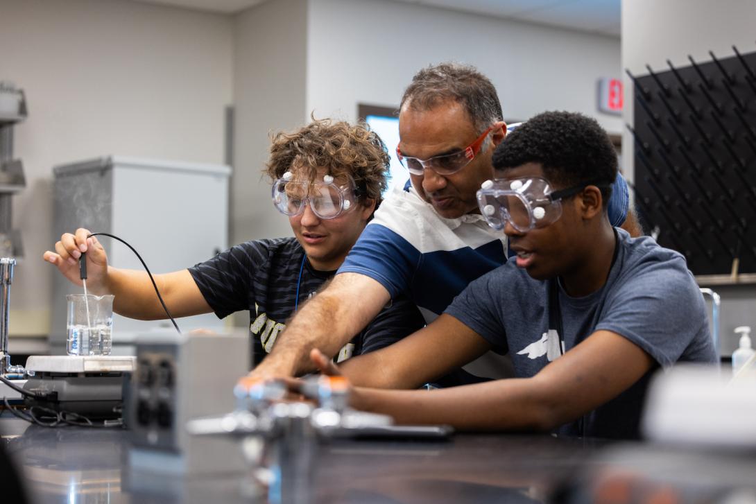 AIM Students in Lab