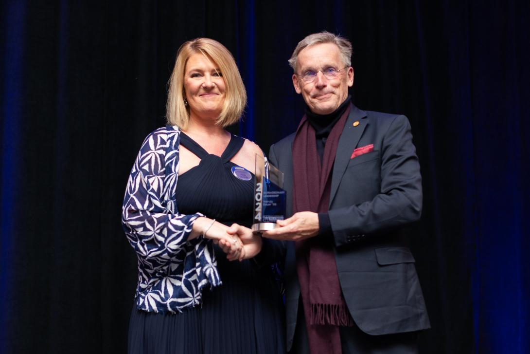 Wendy Bauer receiving award from Dr. McMahan